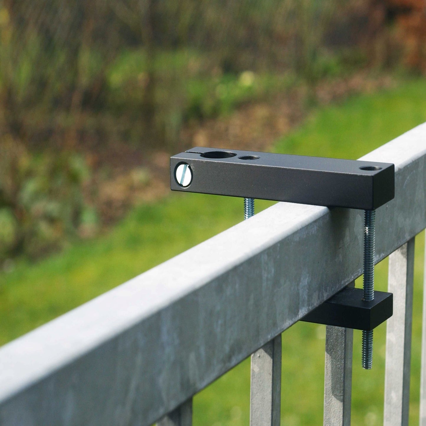 Teleskopstangen Halterung eckig balkon