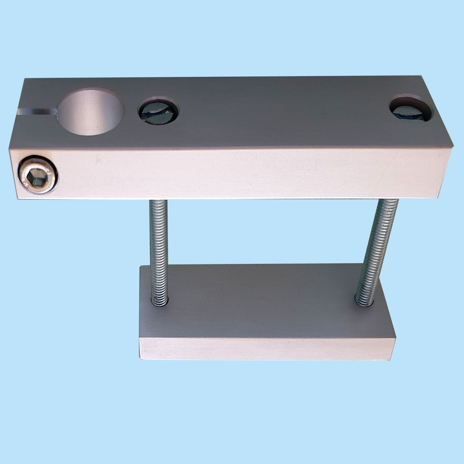 Teleskopstangenhalterung für einen eckigen Geländer Handlauf - von 60 - 85mm - aluminium farbig eloxiert. Teleskopstangenhalterung für einen eckigen Geländer Handlauf - von 60 - 85mm - aluminium farbig eloxiert.