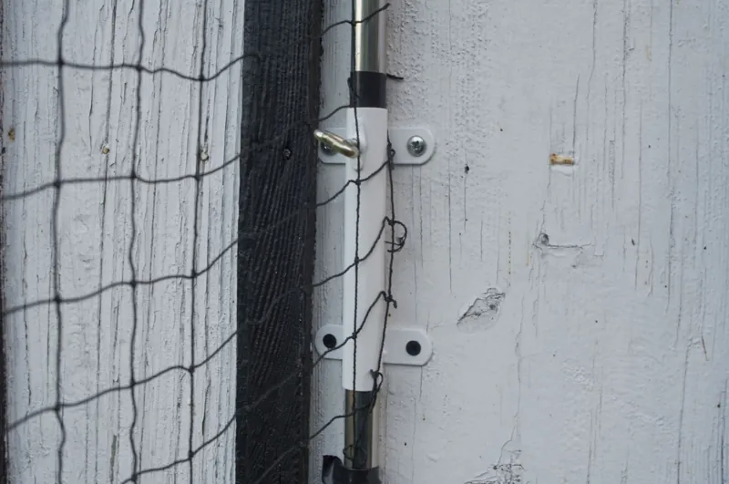 Cat net on a floor balcony mounting